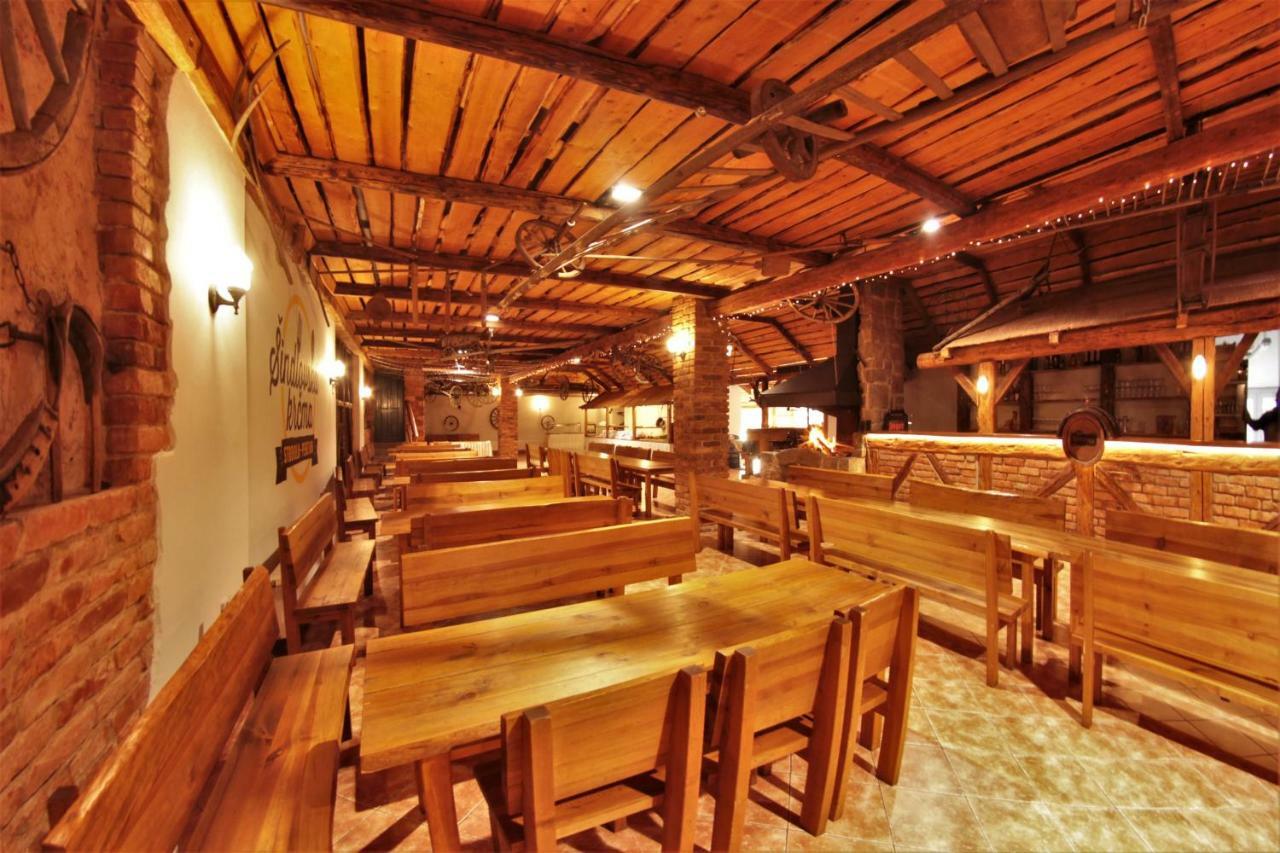 Sindlovska Krcma Otel Ceske Budejovice Dış mekan fotoğraf